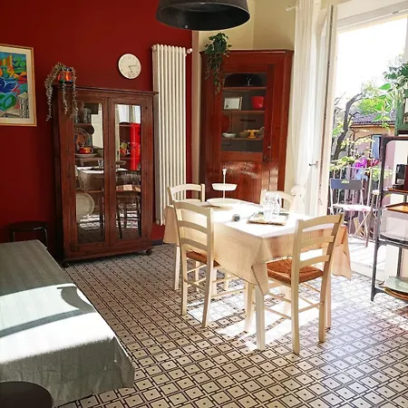 La Casetta Colorata Apartment *
